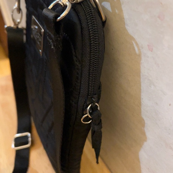 Kenneth Cole Reaction Quilted Black Crossbody Bag - Picture 3 of 11